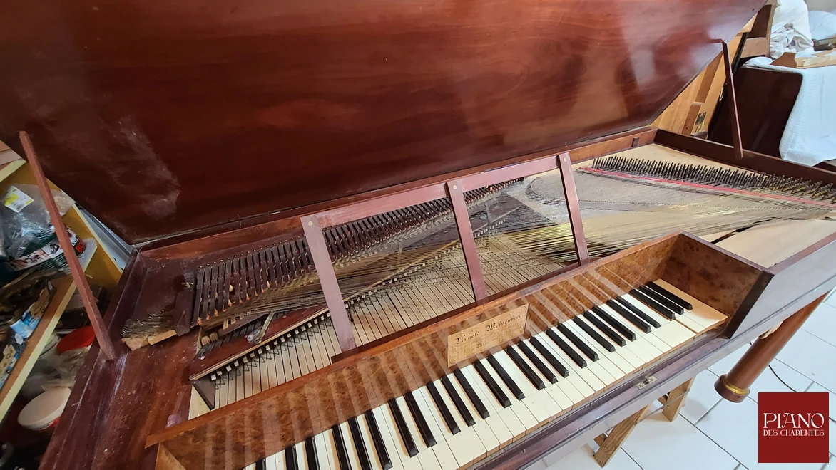 Piano Forte carré MEISENBERG 1819 acajou et loupe d'orme