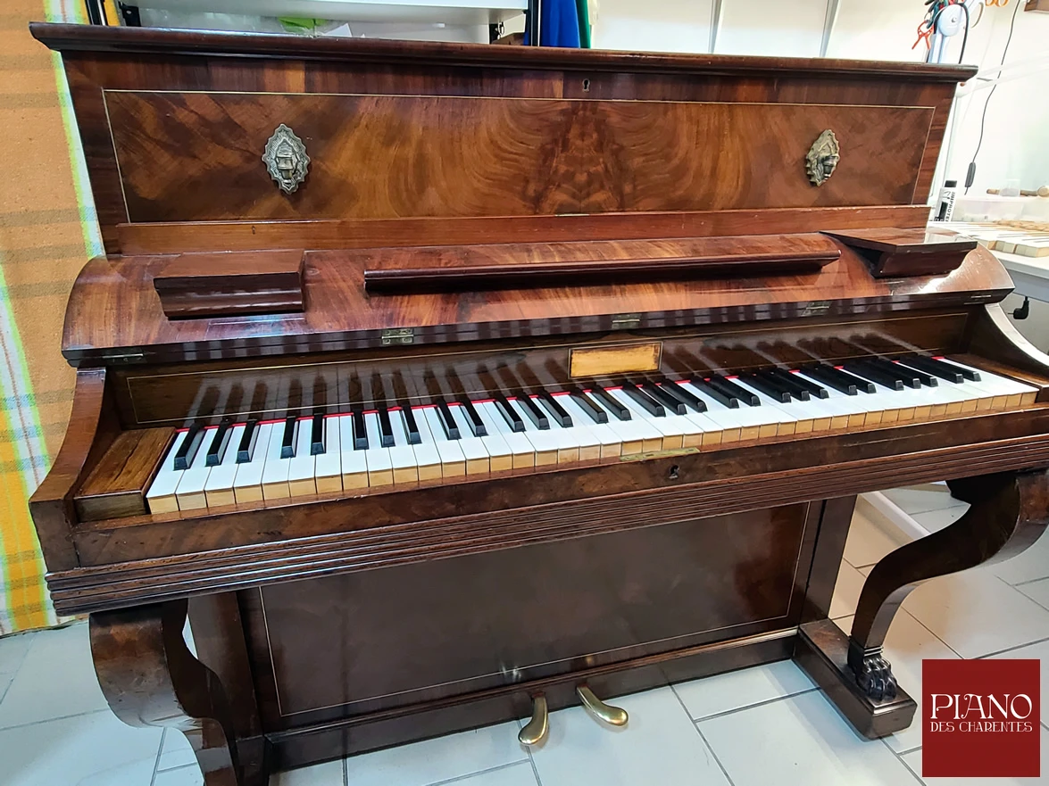 PLEYEL Pianino acajou de Cuba pattes de Lion 1837